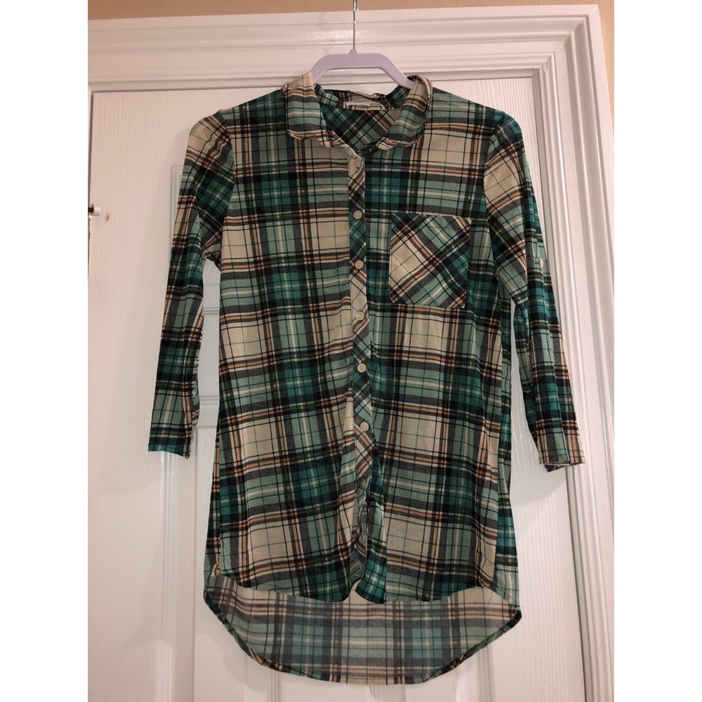 Green plaid button up top💚✨